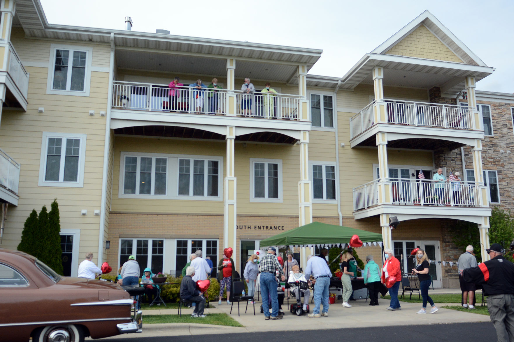 Oak Park Place classic car parade